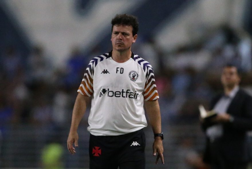 AL - MACEIO - 30/07/2025 - COPA DO BRASIL 2025, CSA X VASCO - Fernando Diniz tecnico do Vasco durante a partida entre CSA e Vasco no Estadio Rei Pele em Maceio (AL), pela Copa do Brasil 2025. Foto: Marlon Costa/AGIF