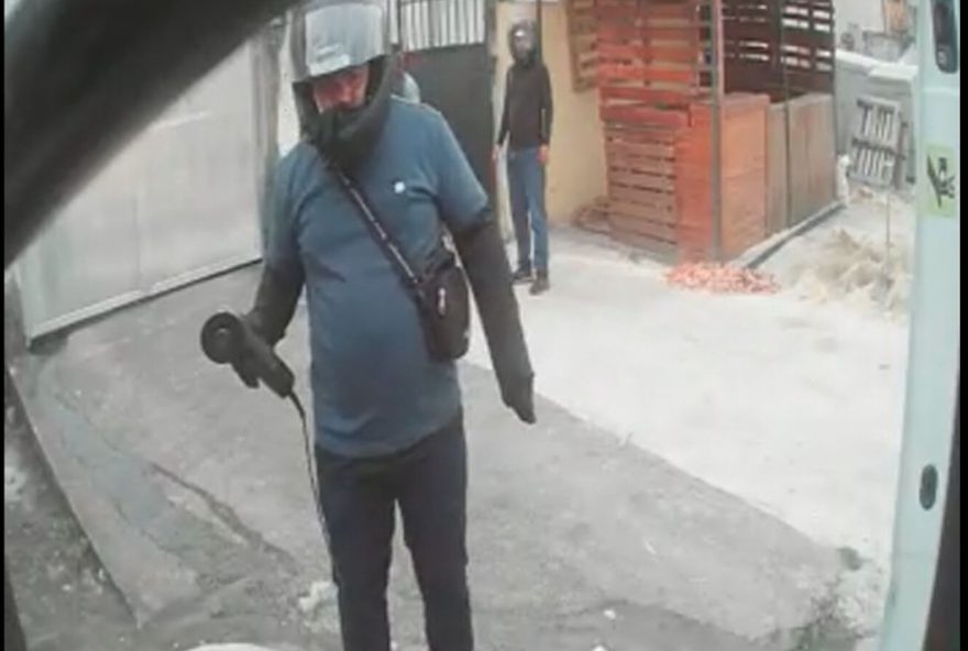 videos-exclusivos-mostram-terror-de-motoristas-em-roubos-de-carga-no-rj3A-estado-registra-media-de-8-assaltos-por-dia