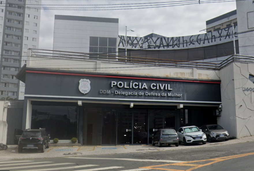 violencia-domestica-em-sp3A-mulher-de-44-anos-e-esfaqueada-por-companheiro-de-27-flagrante-e-prisao-do-agressor-no-bairro-de-jundiai