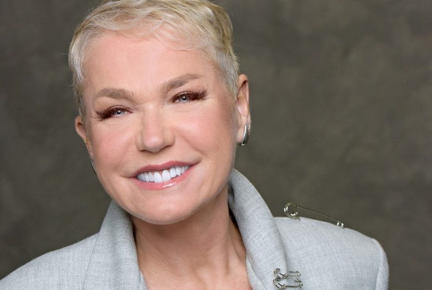 xuxa-meneghel-tem-alta-apos-cirurgia-no-joelho3A-saiba-detalhes-da-recuperacao-da-apresentadora-no-hospital-vila-nova-star